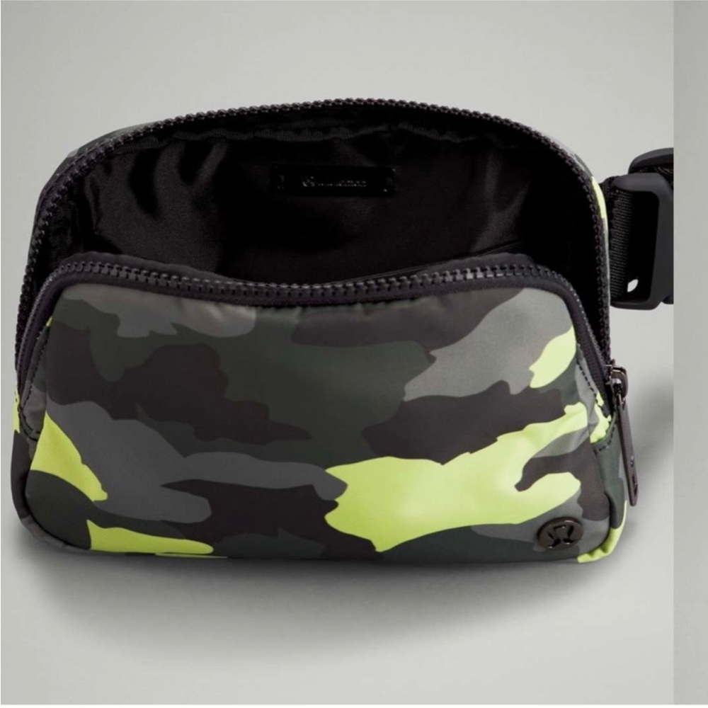 Lululemon Original Neon Green Camo Everywhere Belt bag Rare Color - Picture 2 of 8